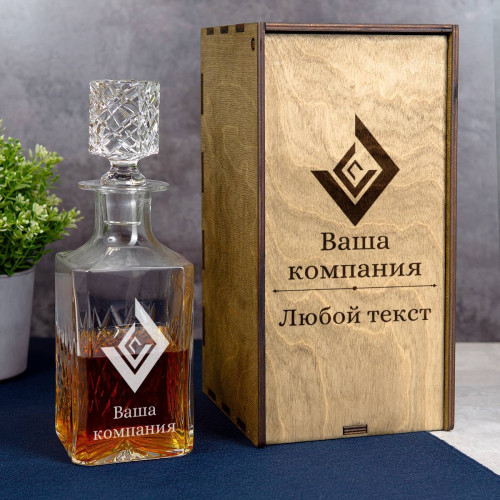 Фирменный хрустальный штоф в футляре