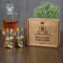 Именной набор из двух стопок "Царь зверей" с деревянном футляре