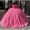Ярко-розовое блестящее платье Quinceanera с открытыми плечами, бальное платье 2024, корсет принцессы с кристаллами, милые 16 платьев, свадебное платье по индивидуальному заказу