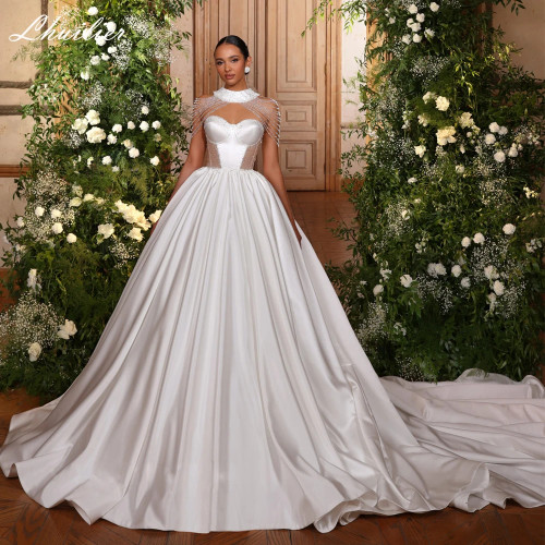 Атласные свадебные платья а-силуэта, без бретелек, с бисером