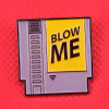 Эмалированная брошь-картридж для Nintendo Blow Me, брошь в стиле ретро, значок для видеоигр, Забавный саркастический подарок, аксессуары для мужчин и женщин