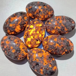 Yooperlite Stone Crystal Rock Карманный пламя Камень Энергия Драгоценный камень Колдовство Рейки Исцеление Минеральный инструмент для сообщений Домашний декор Подарок