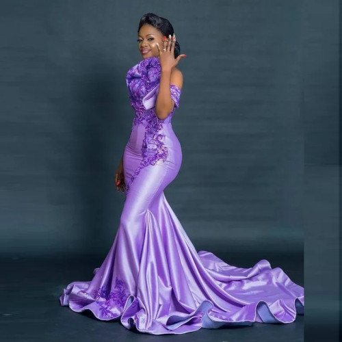 2025 Aso Ebi Стиль Атласные лавандовые платья для выпускного вечера с открытыми плечами и блестками Кружевные аппликации Плюс Размер Дубай Африканское вечернее платье