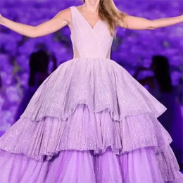Элегантное Многоярусное платье Quinceanera в стиле знаменитостей с V-образным вырезом длиной до пола бальное платье для выпускного вечера 15 лет Свадебные платья 2023