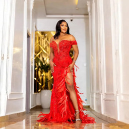 Красное платье для выпускного вечера Aso Ebi, страусиная русалка, платья для выпускного вечера с разрезом, с открытыми плечами и перьями, великолепные вечерние платья с аппликацией, расшитые блестками
